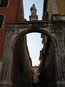 Verona-Fracastoro-statue
